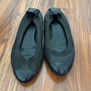 Chanel black leather/patent leather ballerina flats.